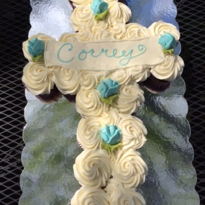 cross cupcake cake(22 cupcakes) $110